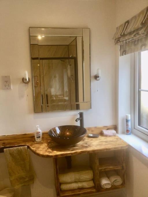 Henwick House Beautiful Flat,Private Parking, Short Walk To Town Apartamento Ludlow Exterior foto